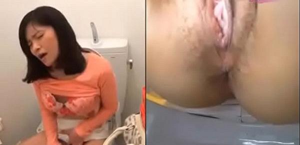  Japanese Caught Masturbating In The Public Toilet 1 Hot